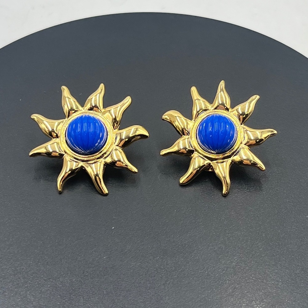 Monet Vintage Celestial Sunburst
Clip On Earrings Gold Tone Blue
Cabochon Retro